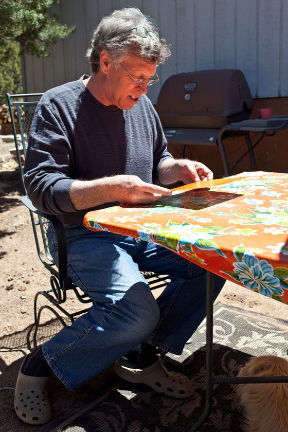 Don dries his plates and hardens them under the intense Santa Fe sunshine...I will have to use my Amergraph at my studio. Vermont is not so blessed with such intense daylight like NM.